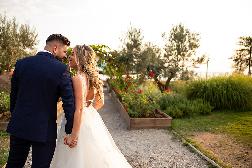 Μοντέρνος καλοκαιρινός γάμος στη Θεσσαλονίκη σε φούξια και μωβ αποχρώσεις │ Φιλομένη & Σταύρος