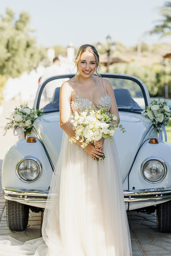 outdoor-wedding-athens-romantic-decoration-dusty-blue-hues_03x