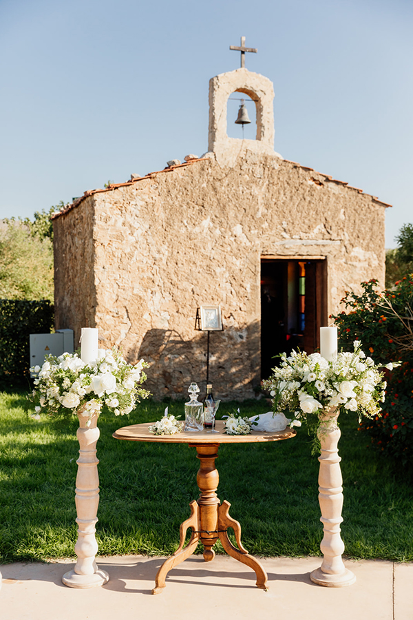 outdoor-wedding-athens-romantic-decoration-dusty-blue-hues_19