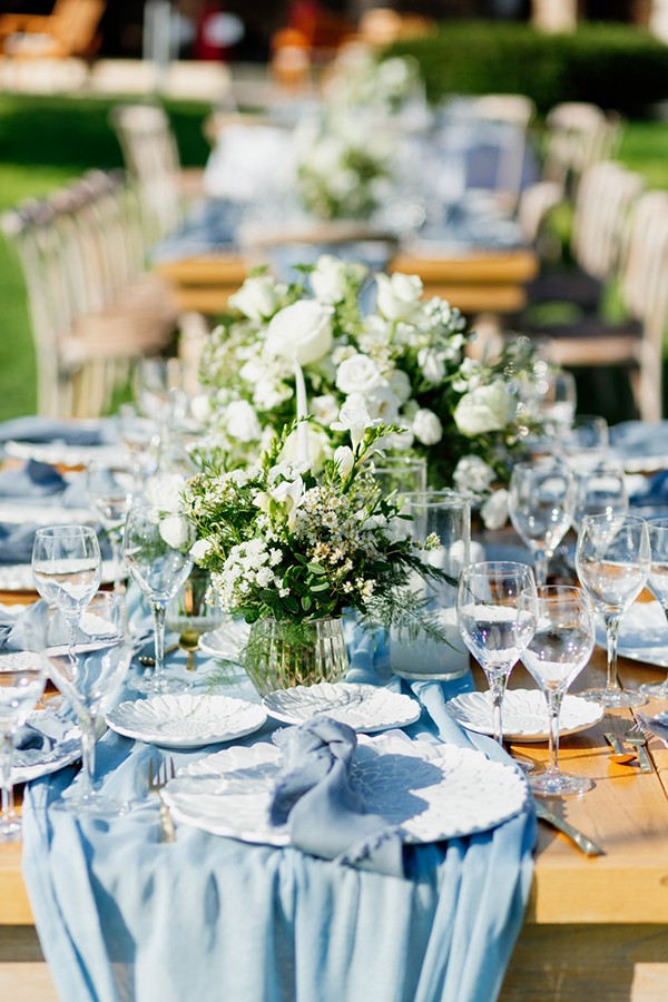 outdoor-wedding-athens-romantic-decoration-dusty-blue-hues_30