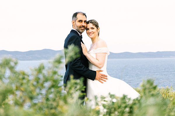 Ρομαντικός ανοιξιάτικος γάμος στην Αθήνα με λευκές παιώνιες │ Βασιλική – Ελευθερία & Γιάννης