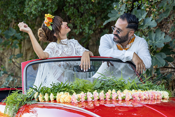 Καλοκαιρινός γάμος – βάπτιση στην Τήνο με πολύχρωμα λουλούδια και έντονη Μεξικάνικη διάθεση │ Ελίζα & Δημήτρης