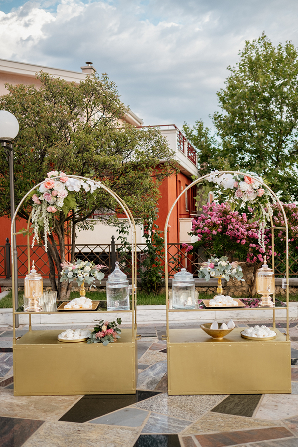 summer-wedding-drama-astilbe-roses_10x