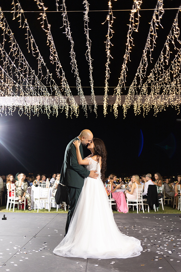 beautiful-fall-wedding-thessaloniki-white-floral-arrangments_31