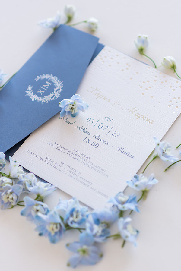 dreamy-summer-wedding-light-blue-hydrangeas-white-romantic-blooms_08x
