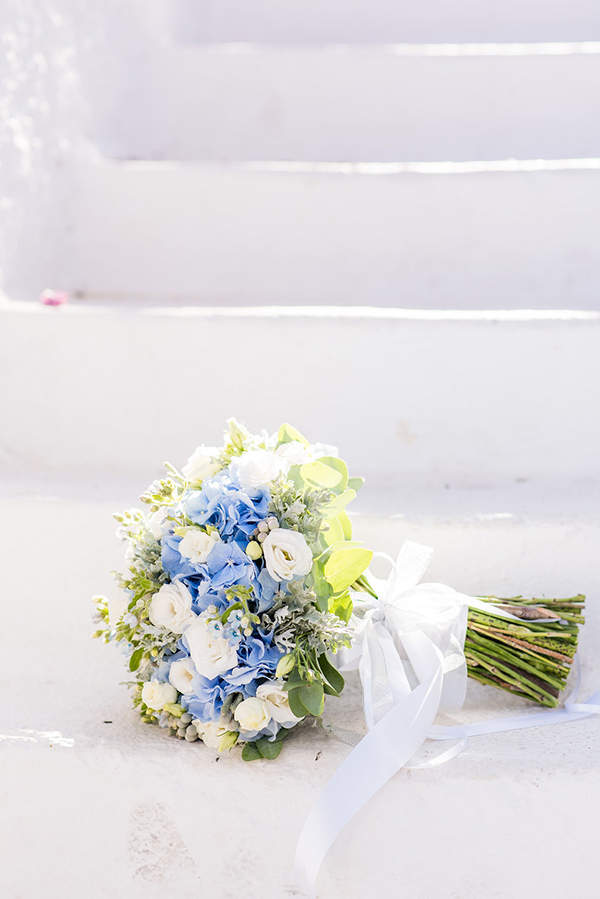 dreamy-summer-wedding-light-blue-hydrangeas-white-romantic-blooms_19