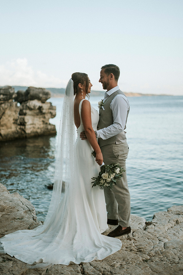 outdoor-summer-wedding-corfu-white-blooms-lush-olive-leaves_01x