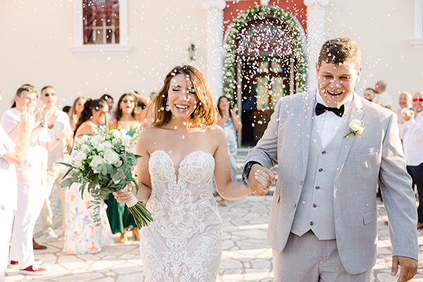 Ρομαντικός φθινοπωρινός γάμος στην Κεφαλονιά με ευκάλυπτο και λευκά λουλούδια │ Laura & Νίκος