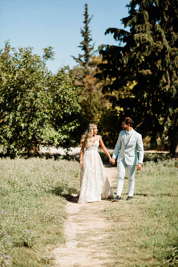 romantic-summer-wedding-athens-white-hydrangeas-lush-greenery_02