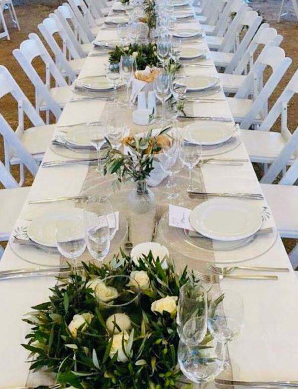 simply-chic-wedding-naxos-white-roses-olive-leaves_29