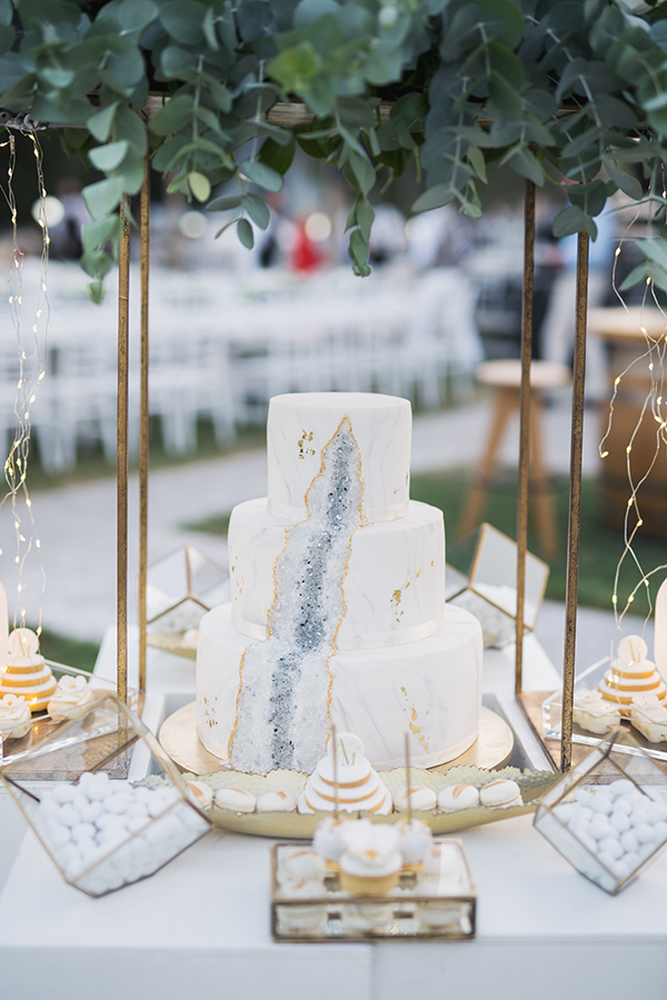 Geode wedding cake τριών ορόφων