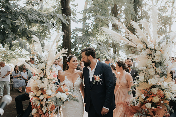 beautiful-summer-wedding-wonderful-florals-terracotta-hues_37