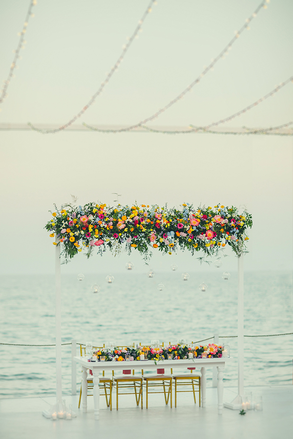 colorful-spring-wedding-galu-seaside-vivid-hues-modern-touches_14