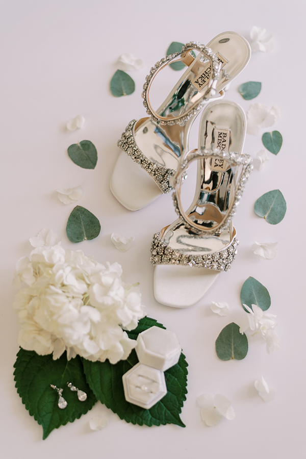elegant-summer-wedding-rhodes-fairytale-floral-arrangemenets_06x