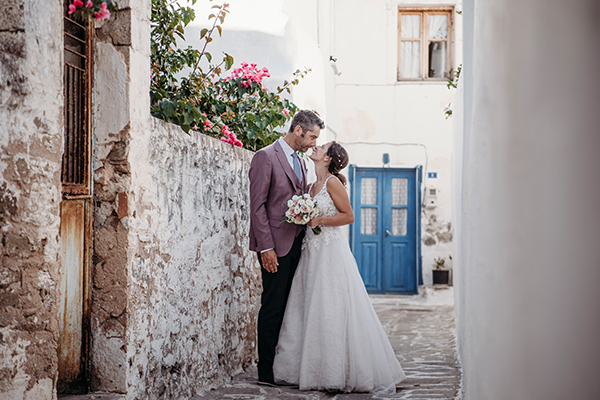 Νησιώτικος φθινοπωρινός γάμος στην Πάρο με ρομαντικά λουλούδια σε παστέλ αποχρώσεις │ Πολυξένη & Παναγιώτης