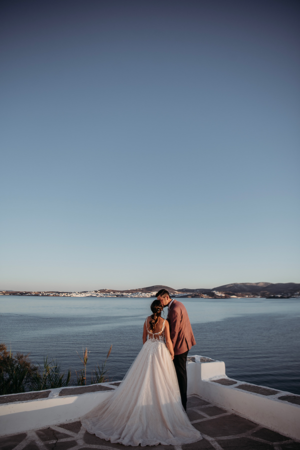 island-fall-wedding-paros-romantic-florals-pastel-tones_02