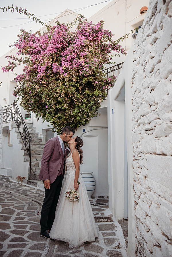 island-fall-wedding-paros-romantic-florals-pastel-tones_43