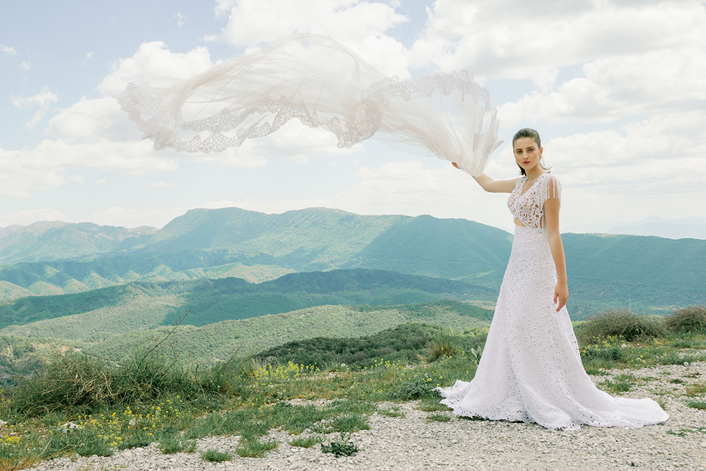 Ρομαντικά νυφικά φορέματα από τη σχεδιάστρια Sophie Theodoraki Bridal