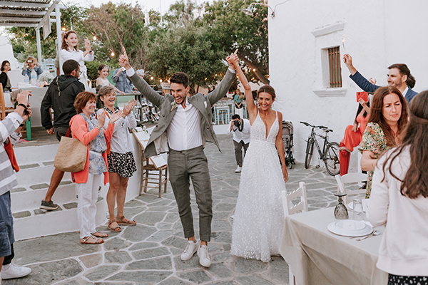 summer-wedding-folegandros-island-baby-breaths-romantic-details_39