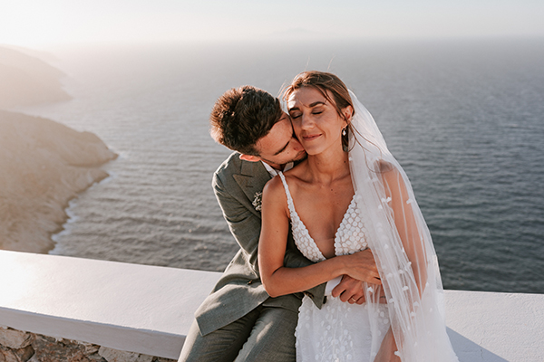 summer-wedding-folegandros-island-baby-breaths-romantic-details_52