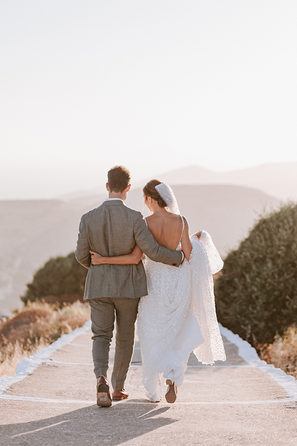 summer-wedding-folegandros-island-baby-breaths-romantic-details_61