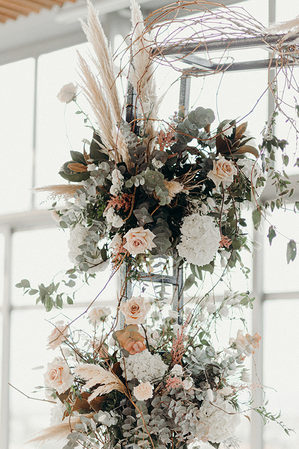 ultra-romantic-winter-wedding-thessaloniki-beautiful-florals-candles_11