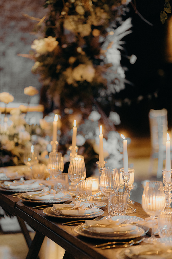 ultra-romantic-winter-wedding-thessaloniki-beautiful-florals-candles_21
