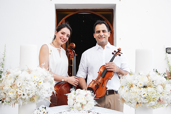 unique-wedding-entertainment-one-cello-n-a-half_01