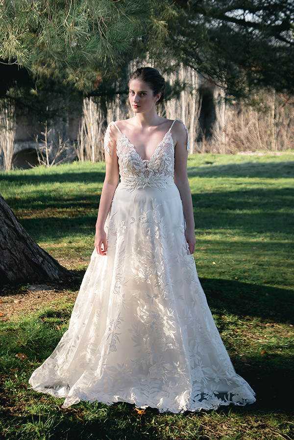flowy-wedding-dresses-sophie-theodoraki-bridal-stunning-bridal-look_01