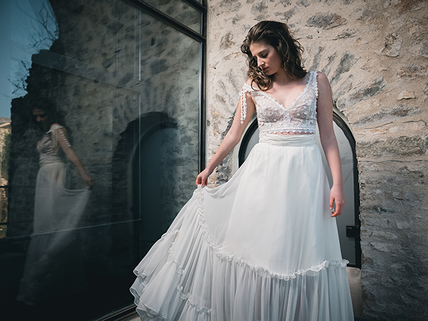 flowy-wedding-dresses-sophie-theodoraki-bridal-stunning-bridal-look_06