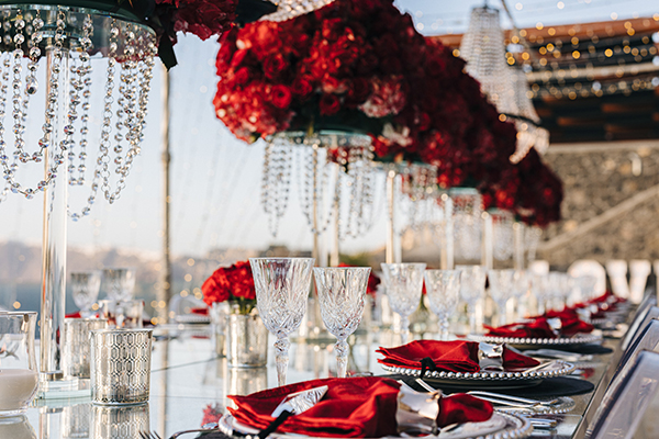 glamorous-summer-wedding-santorini-impressive-red-white-florals_12x