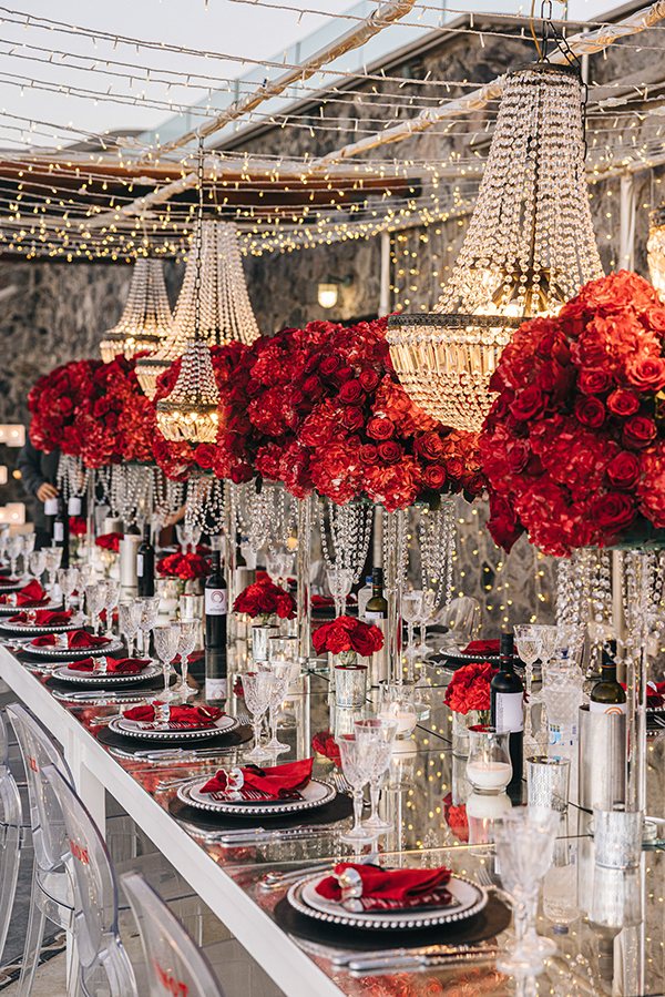 glamorous-summer-wedding-santorini-impressive-red-white-florals_13