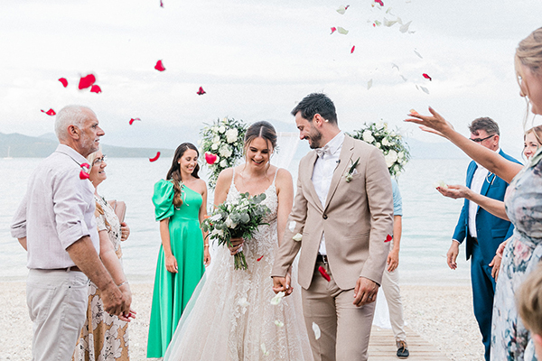 romantic-spring-wedding-beach-lefkada-fresh-white-flowers_31