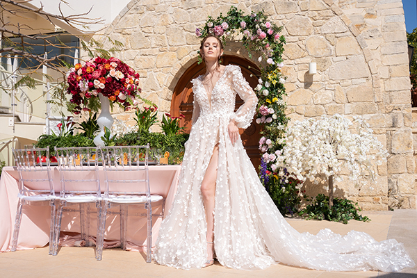 Ρομαντική φωτογράφιση των υπέροχων νυφικών Renee Bridal για ένα καθηλωτικό bridal look