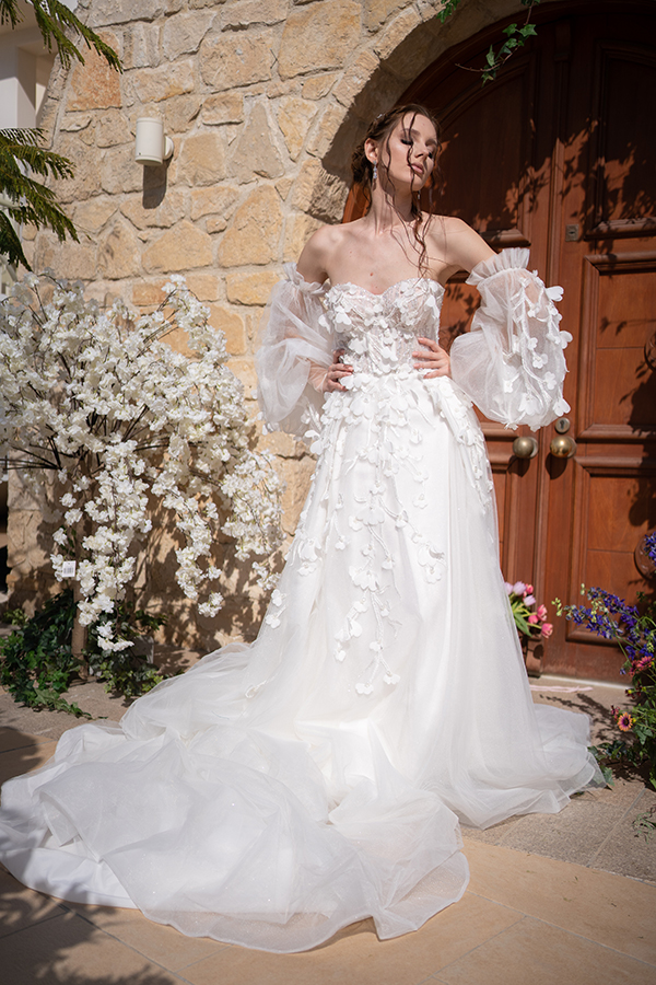romantic-styled-shoot-beautiful-wedding-dresses-renee-bridal-stunning-bridal-look_01x