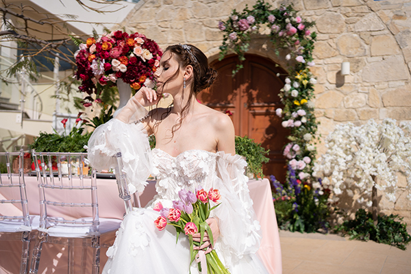 romantic-styled-shoot-beautiful-wedding-dresses-renee-bridal-stunning-bridal-look_10