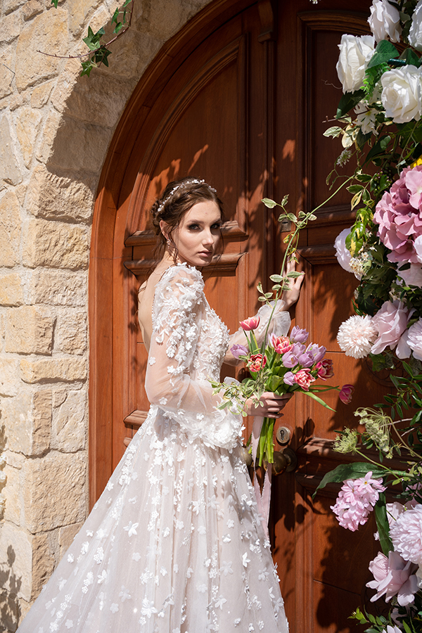 romantic-styled-shoot-beautiful-wedding-dresses-renee-bridal-stunning-bridal-look_12