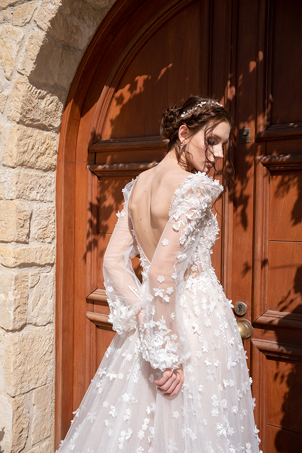 romantic-styled-shoot-beautiful-wedding-dresses-renee-bridal-stunning-bridal-look_16