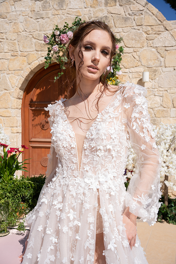 romantic-styled-shoot-beautiful-wedding-dresses-renee-bridal-stunning-bridal-look_18