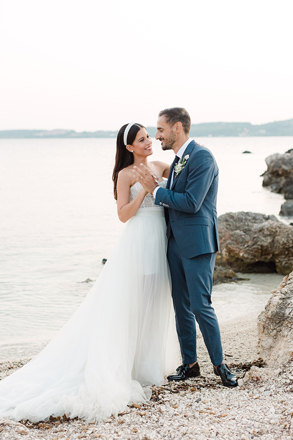 romantic-summer-wedding-kefalonia-lovely-white-florals-rustic-touches_02