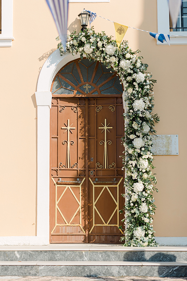 romantic-summer-wedding-kefalonia-lovely-white-florals-rustic-touches_11x