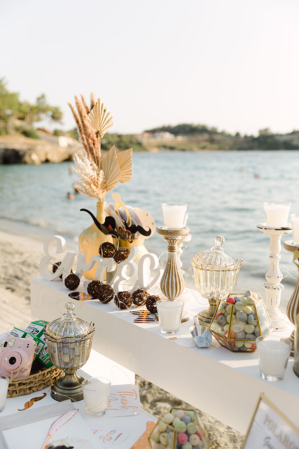 romantic-summer-wedding-kefalonia-lovely-white-florals-rustic-touches_30