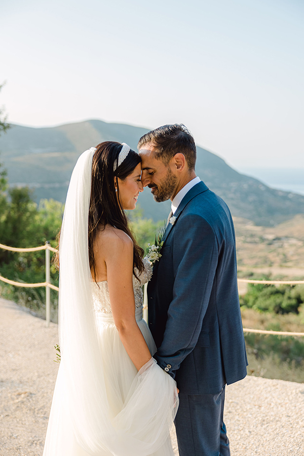 romantic-summer-wedding-kefalonia-lovely-white-florals-rustic-touches_33