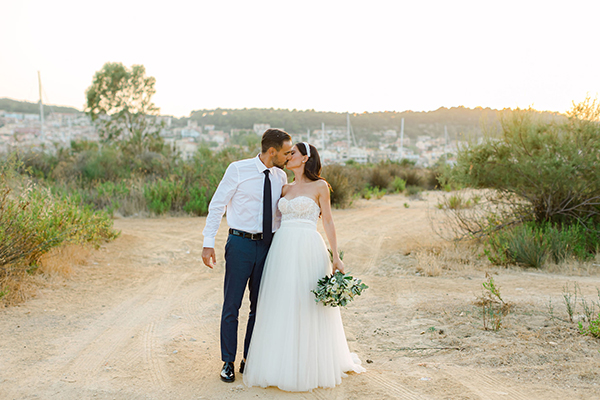 romantic-summer-wedding-kefalonia-lovely-white-florals-rustic-touches_33x
