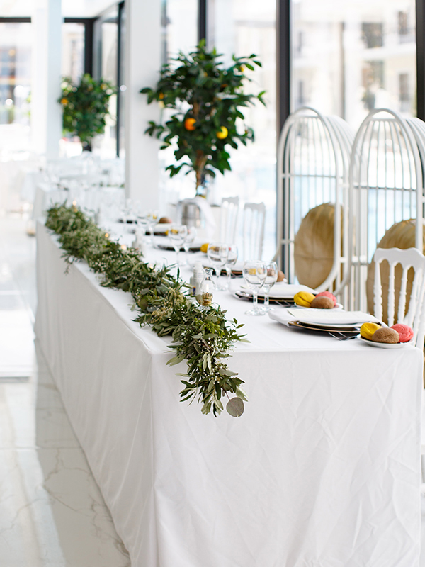 greek-inspired-wedding-decoration-ideas-olive-leaves-white-flowers_07x