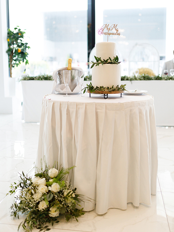greek-inspired-wedding-decoration-ideas-olive-leaves-white-flowers_08x