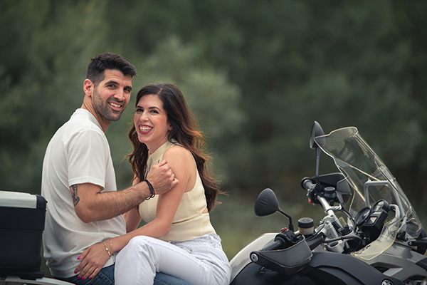 lovely-motorcycle-engagement-session_07