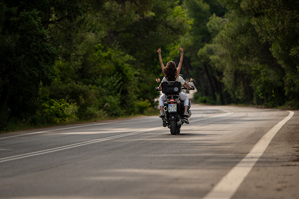 lovely-motorcycle-engagement-session_09x
