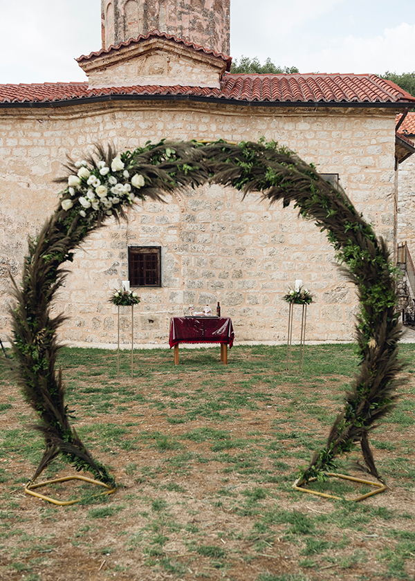 summer-military-wedding-ioannina-pampas-grass-white-flowers_08