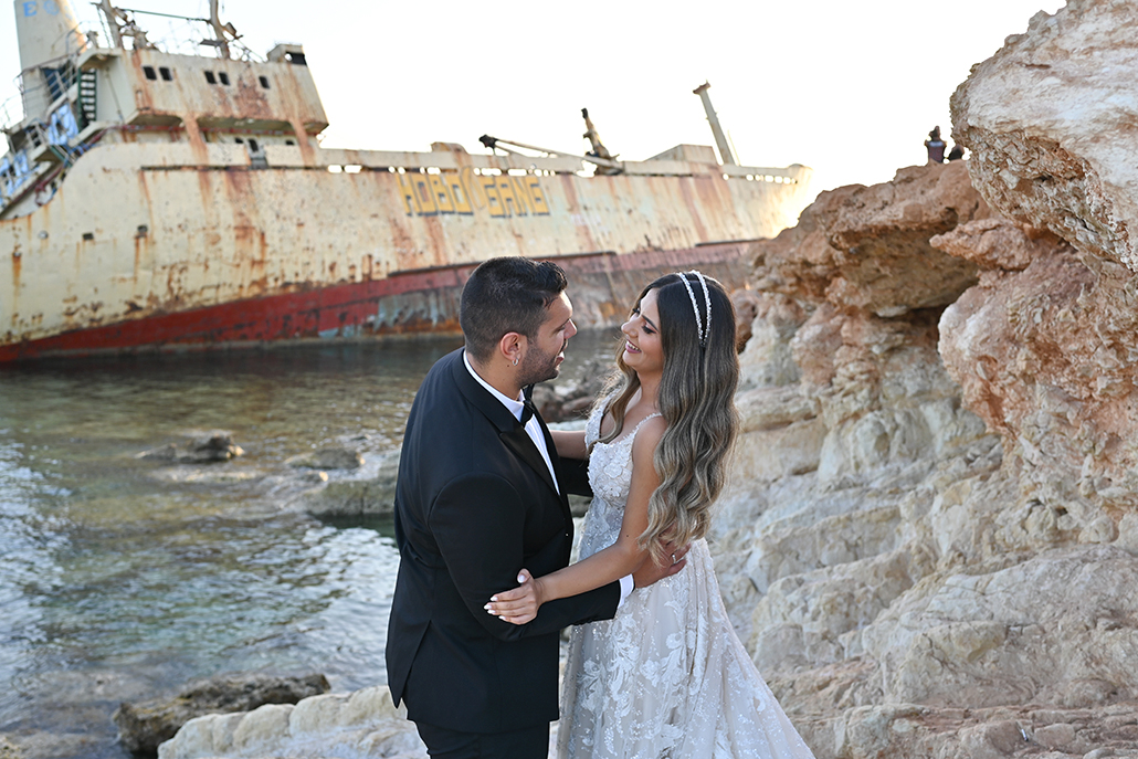 Άκρως ρομαντική next day φωτογράφιση με φόντο το ναυάγιο της Πάφου | Γεωργιάνα & Σάββας